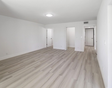 7270 Ashford Place - Photo Thumbnail 21