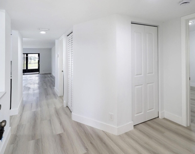 7270 Ashford Place - Photo Thumbnail 4