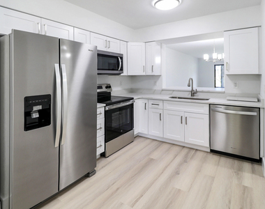 7270 Ashford Place - Photo Thumbnail 9