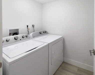 7270 Ashford Place - Photo Thumbnail 27