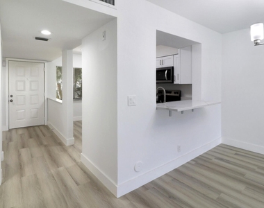 7270 Ashford Place - Photo Thumbnail 5