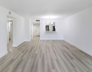 7270 Ashford Place - Photo Thumbnail 10