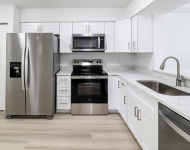 7270 Ashford Place - Photo Thumbnail 7