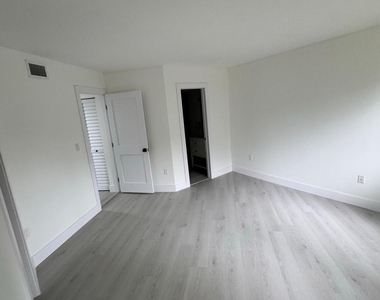 10229 Nw 9th Street Circle - Photo Thumbnail 13