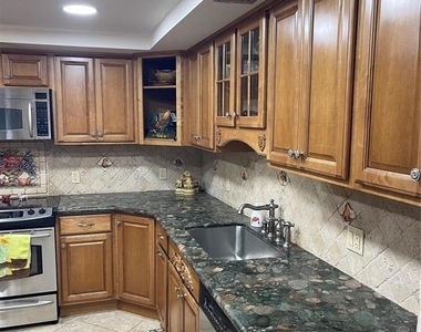427 Golden Isles Drive - Photo Thumbnail 2