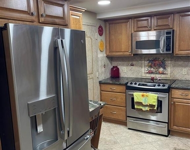 427 Golden Isles Drive - Photo Thumbnail 3