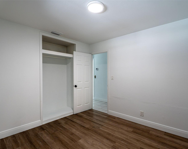 12053 Colony Avenue - Photo Thumbnail 14