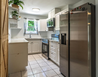 12053 Colony Avenue - Photo Thumbnail 6