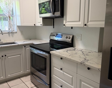 12053 Colony Avenue - Photo Thumbnail 8