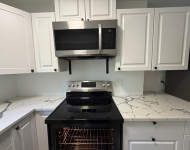 12053 Colony Avenue - Photo Thumbnail 9