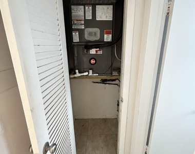 3808 N Polk Street - Photo Thumbnail 6