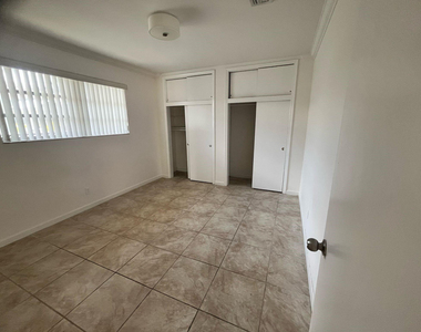 3808 N Polk Street - Photo Thumbnail 2
