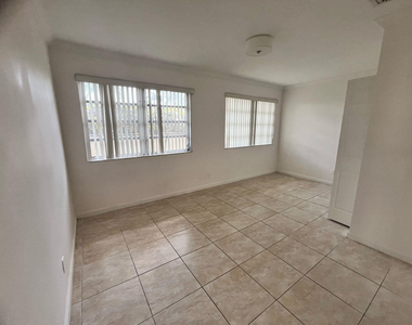 3808 N Polk Street - Photo Thumbnail 4