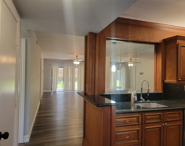 1001 Se 6th Avenue - Photo Thumbnail 4