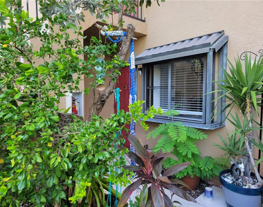 1001 Se 6th Avenue - Photo Thumbnail 2