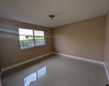 1571 Ne 109th Street - Photo Thumbnail 10