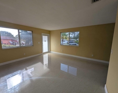 1571 Ne 109th Street - Photo Thumbnail 2