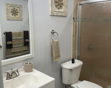 854 Sw Paar Drive - Photo Thumbnail 8