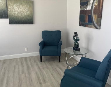 854 Sw Paar Drive - Photo Thumbnail 2