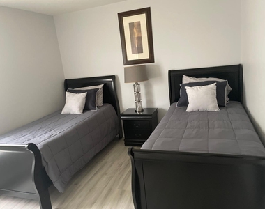 854 Sw Paar Drive - Photo Thumbnail 7