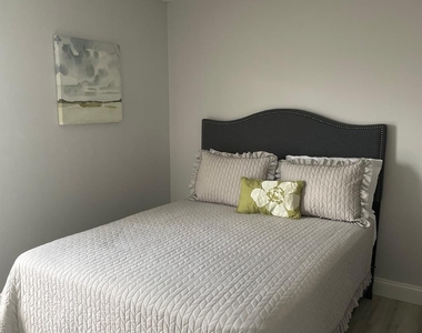854 Sw Paar Drive - Photo Thumbnail 12