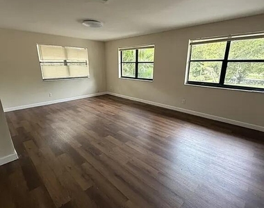 4165 Nw 114th Terrace - Photo Thumbnail 1