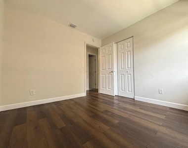 4165 Nw 114th Terrace - Photo Thumbnail 5