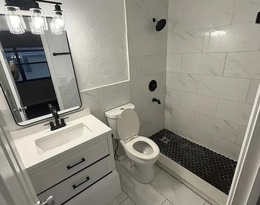 4165 Nw 114th Terrace - Photo Thumbnail 2
