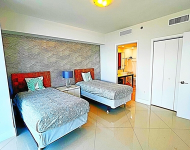 495 Brickell Avenue - Photo Thumbnail 6