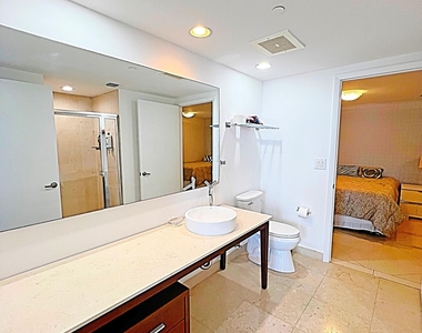 495 Brickell Avenue - Photo Thumbnail 9