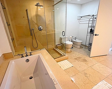 495 Brickell Avenue - Photo Thumbnail 14