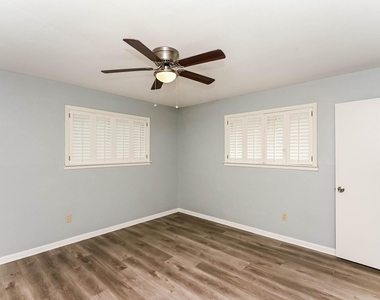 5505 Wonder Drive - Photo Thumbnail 8