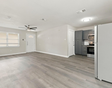 2420 Bamboo Street - Photo Thumbnail 2