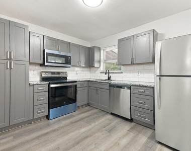 2420 Bamboo Street - Photo Thumbnail 6