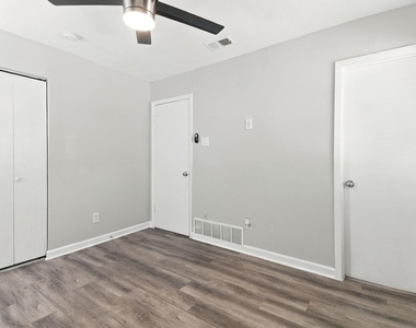 2420 Bamboo Street - Photo Thumbnail 7