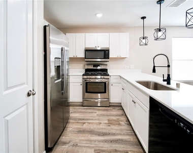 2921 Bronte Boulevard - Photo Thumbnail 2