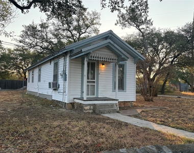 407 Paluxy Street - Photo Thumbnail 2