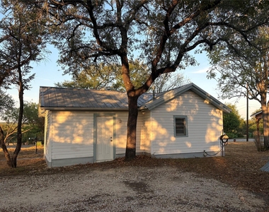 407 Paluxy Street - Photo Thumbnail 4