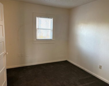 407 Paluxy Street - Photo Thumbnail 11