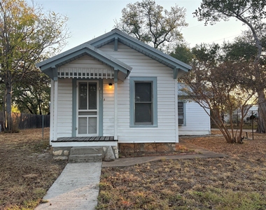 407 Paluxy Street - Photo Thumbnail 1