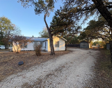 407 Paluxy Street - Photo Thumbnail 3