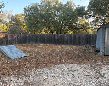 407 Paluxy Street - Photo Thumbnail 5