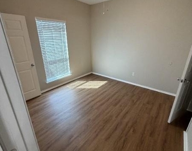 120 Lindas Creek Lane - Photo Thumbnail 3