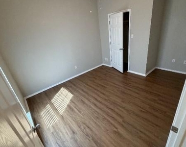 120 Lindas Creek Lane - Photo Thumbnail 2