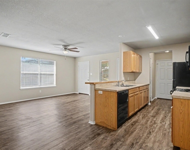 8028 Tanner Avenue - Photo Thumbnail 7