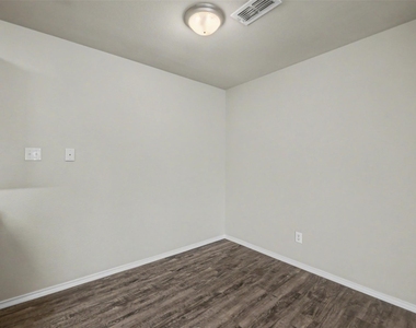 8028 Tanner Avenue - Photo Thumbnail 5