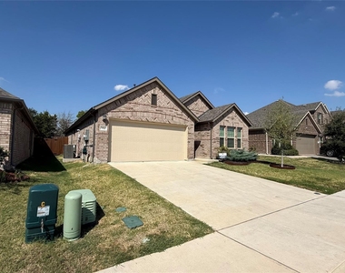704 Big Bend Parkway - Photo Thumbnail 2