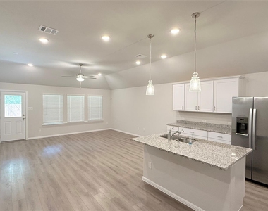 704 Big Bend Parkway - Photo Thumbnail 8