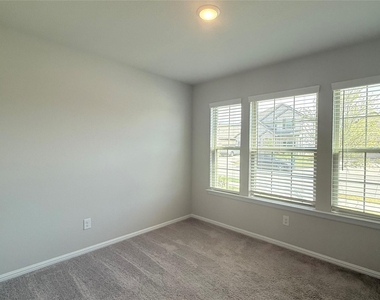 704 Big Bend Parkway - Photo Thumbnail 12