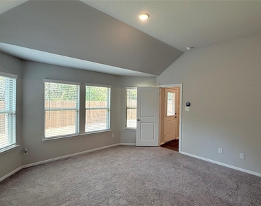 704 Big Bend Parkway - Photo Thumbnail 10